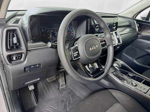 Used 2023 Kia Sorento LX FWD image 9