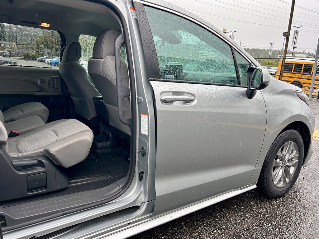 Certified 2024 Toyota Sienna LE AWD/4WD image 15