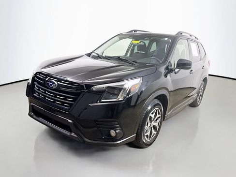 Used 2022 Subaru Forester Premium AWD/4WD image 3