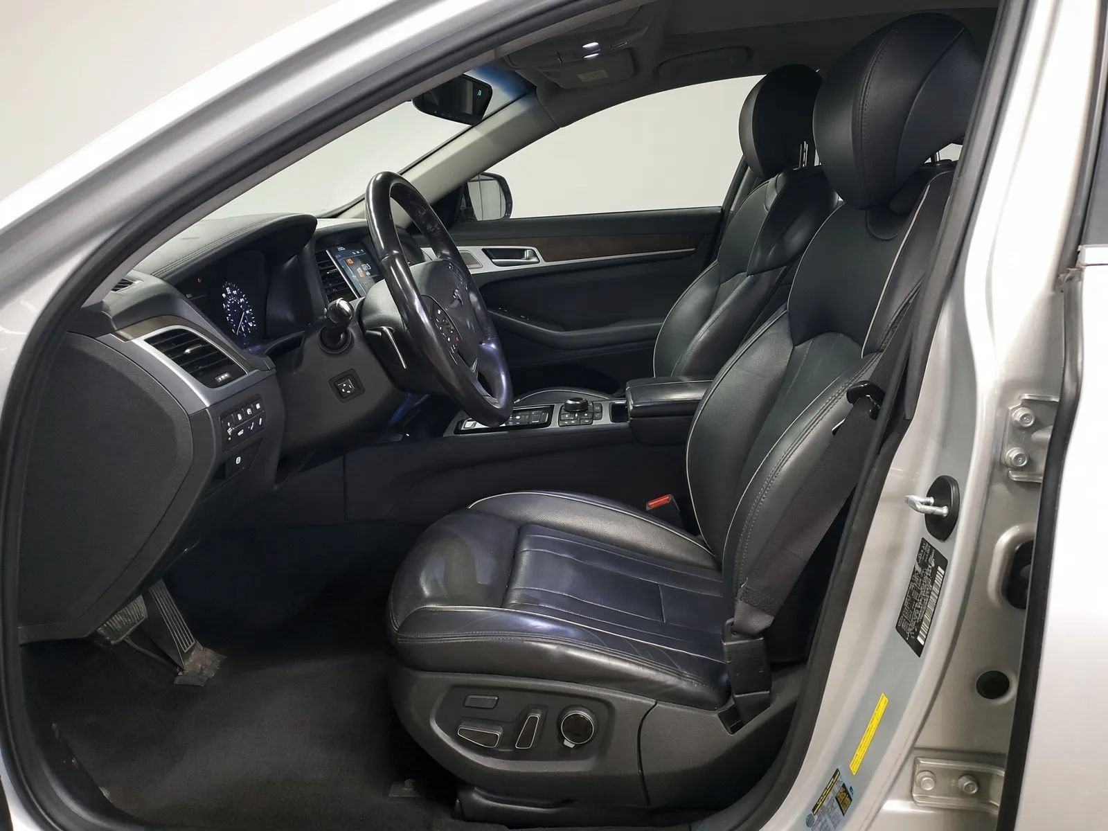 Used 2018 Genesis G80 3.8 w/ Option Group 03 AWD/4WD image 7