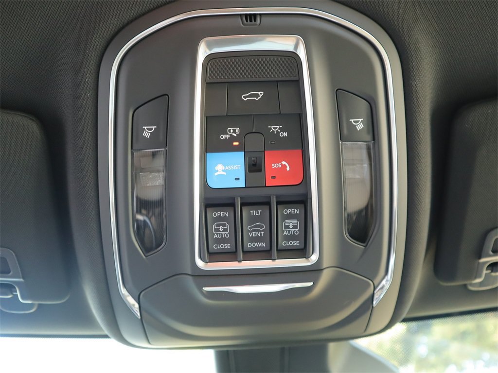 Used 2023 Jeep Grand Cherokee 4WD 4xe w/ Luxury Tech Group II image 17