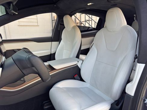 Used 2023 Tesla Model X AWD/4WD image 41
