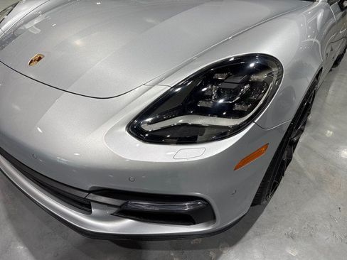 Used 2018 Porsche Panamera RWD image 35