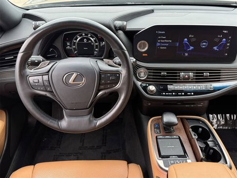 Used 2021 Lexus LS 500 w/ Accessory Package (Z2) image 10