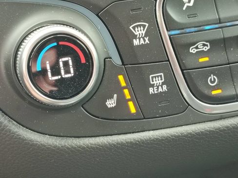 Certified 2018 Chevrolet Equinox LT FWD image 34