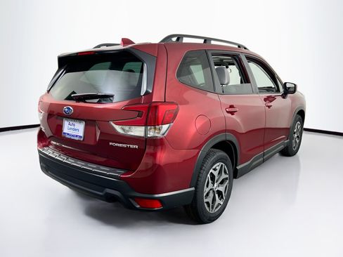 Used 2023 Subaru Forester Premium AWD/4WD image 5