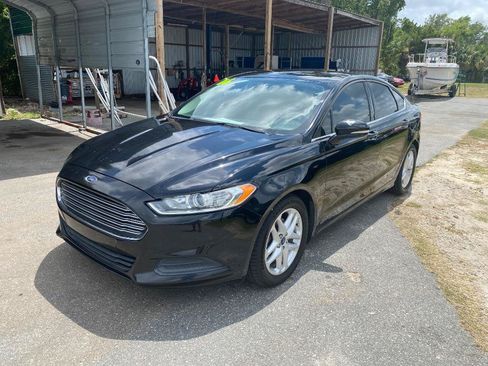 Used 2016 Ford Fusion SE FWD image 2