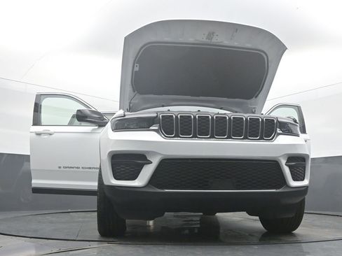 Used 2024 Jeep Grand Cherokee Laredo w/ Luxury Tech Group I AWD/4WD image 56