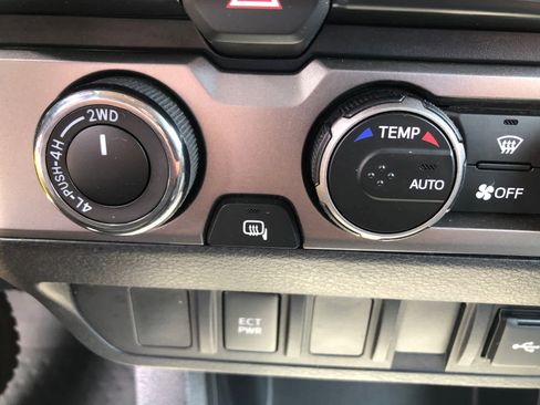 Used 2022 Toyota Tacoma SR AWD/4WD image 15