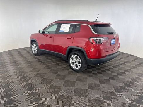 Used 2025 Jeep Compass Latitude AWD/4WD image 9