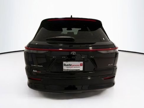 Certified 2025 Toyota Crown Signia AWD/4WD image 5
