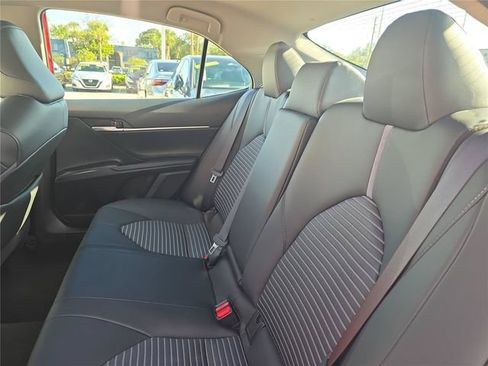 Used 2024 Toyota Camry SE FWD image 11