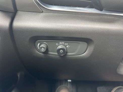 Used 2022 Chevrolet Traverse LT w/ Midnight/Sport Edition image 19