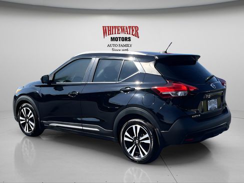 Used 2018 Nissan Kicks SR w/ Premium Package image 3