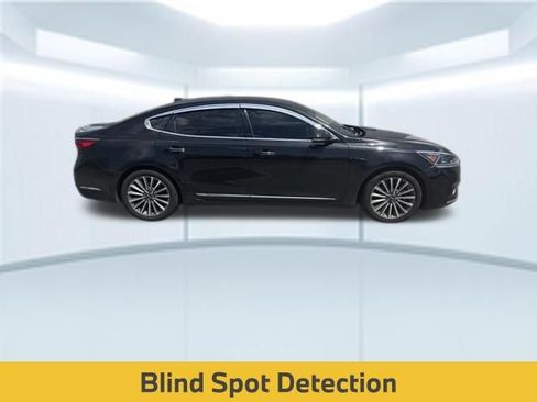 Used 2017 Kia Cadenza Premium w/ Luxury Package FWD image 5