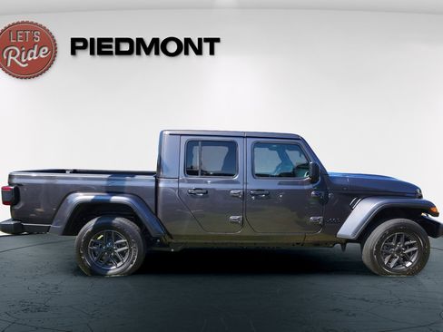 New 2025 Jeep Gladiator Sport AWD/4WD image 5