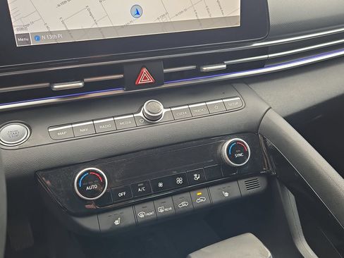 Used 2022 Hyundai Elantra Limited FWD image 13