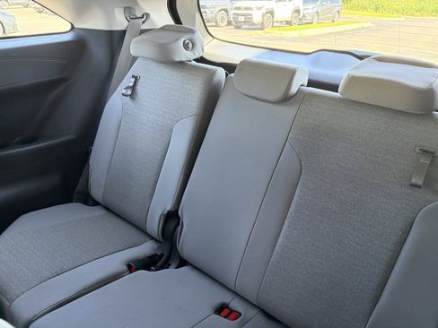 Used 2025 Toyota Sienna LE AWD/4WD image 10