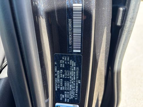 Used 2026 Kia Carnival FWD image 32