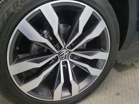 Used 2020 Volkswagen Atlas Cross Sport SEL R-Line image 31