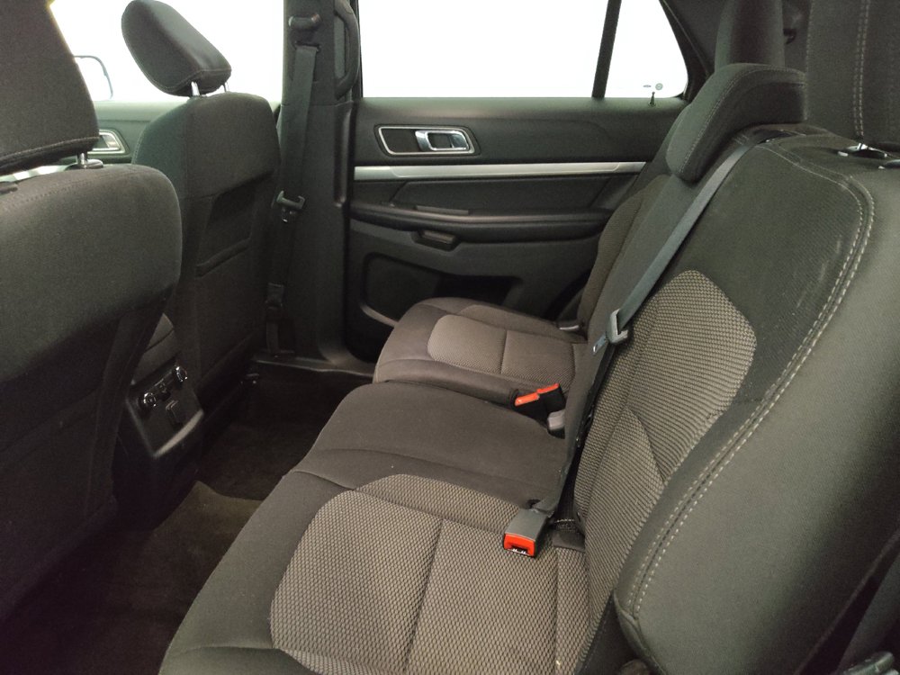 Used 2018 Ford Explorer XLT w/ Equipment Group 201A AWD/4WD image 18