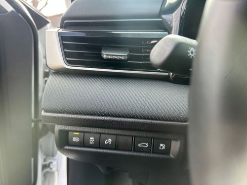 Used 2025 Toyota Camry SE image 32