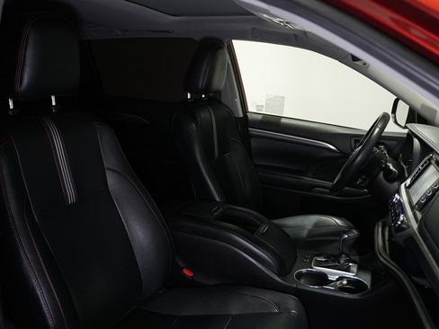 Used 2019 Toyota Highlander SE AWD/4WD image 28