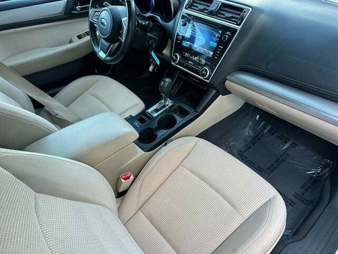 Used 2018 Subaru Outback 2.5i Premium image 19
