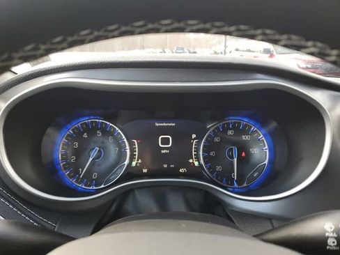 New 2026 Chrysler Pacifica Select FWD image 24