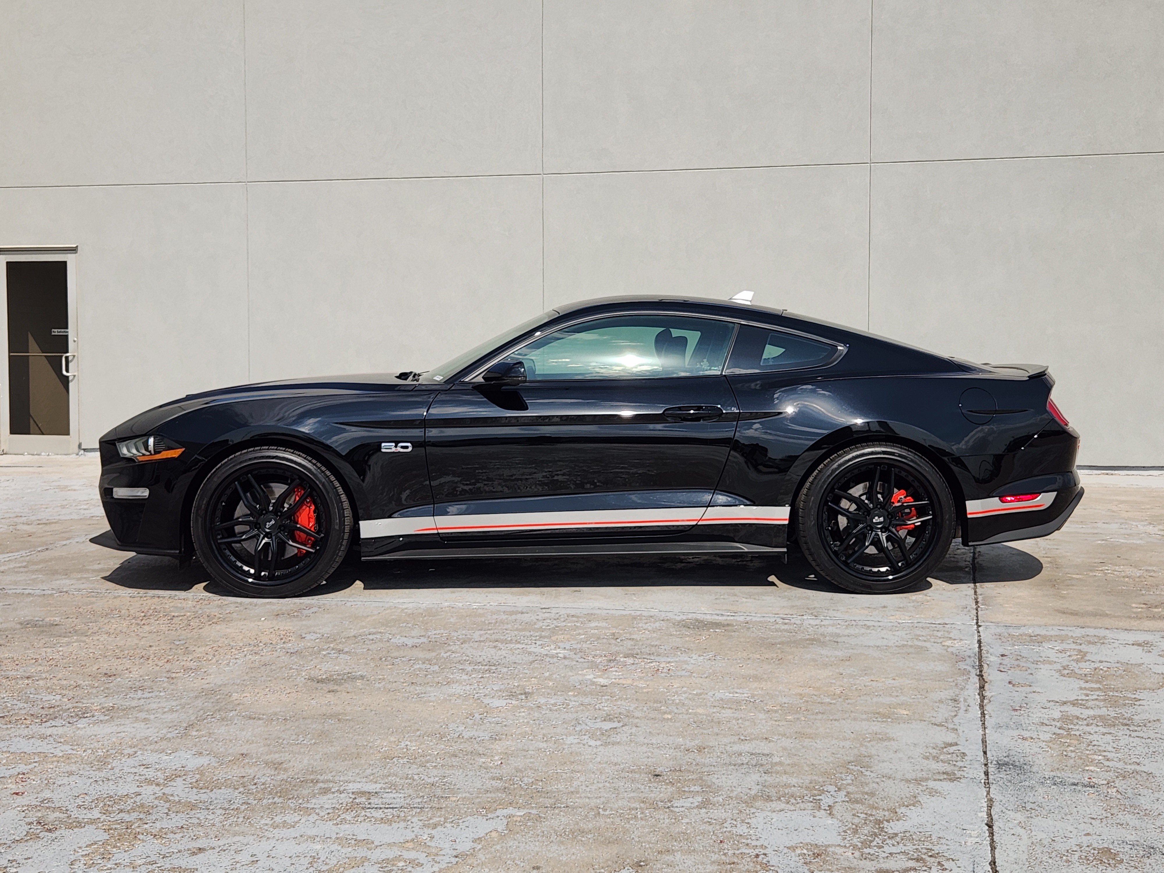 Used 2021 Ford Mustang GT Premium w/ Equipment Group 401A RWD image 5