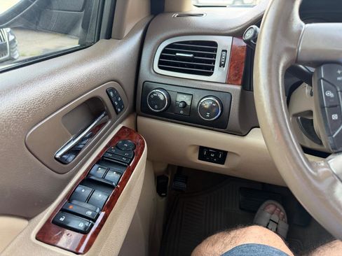 Used 2013 Chevrolet Tahoe LTZ image 24