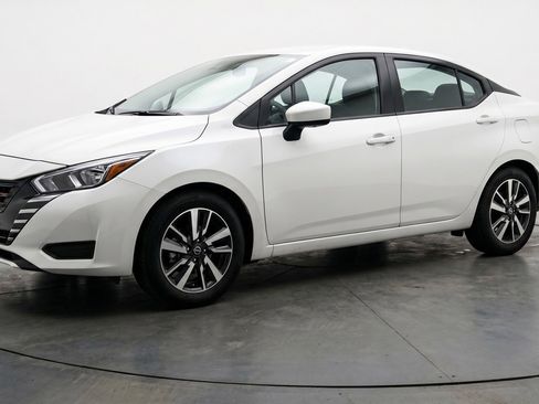 Used 2025 Nissan Versa SV FWD image 3