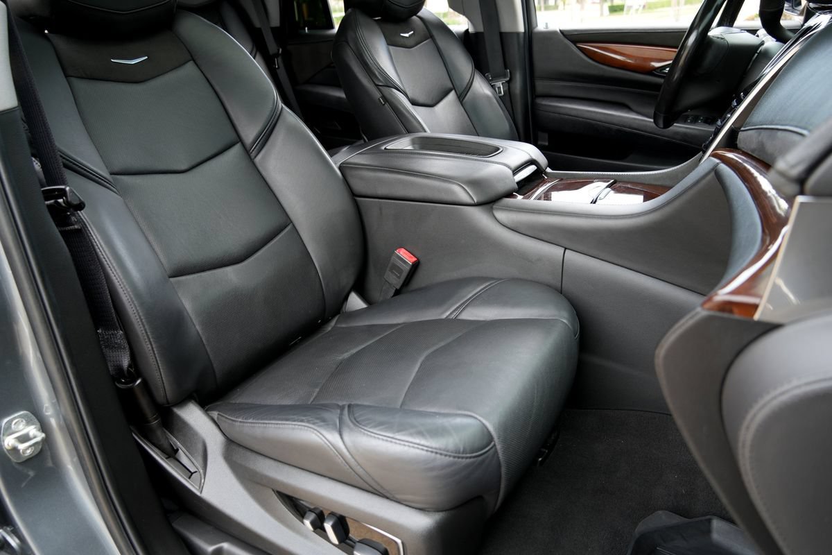 Used 2019 Cadillac Escalade Premium Luxury AWD/4WD image 8