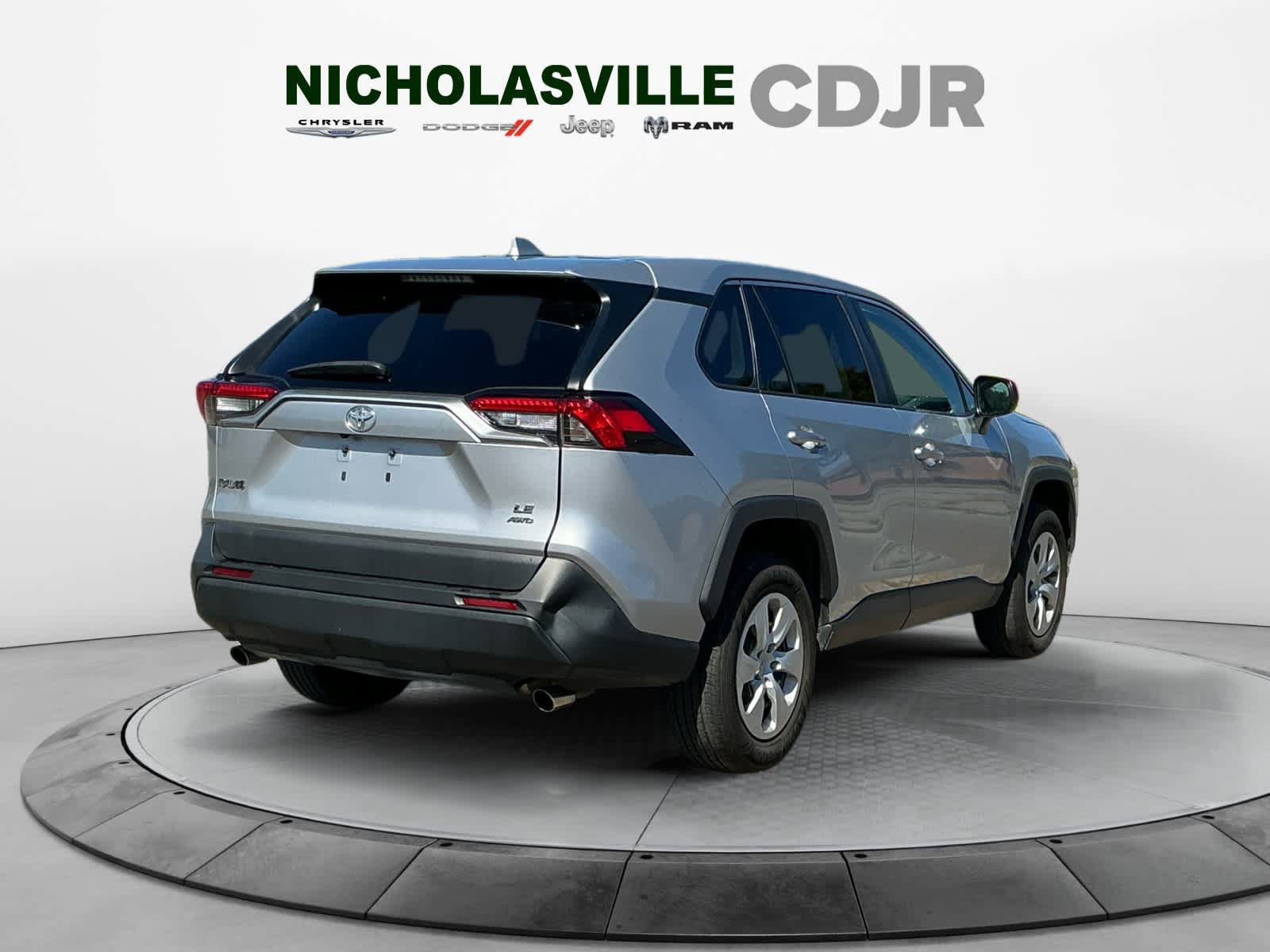 Used 2024 Toyota RAV4 LE AWD/4WD image 5