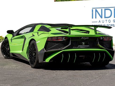 Used 2017 Lamborghini Aventador LP 750-4 Superveloce image 9