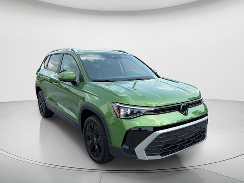 New 2026 Volkswagen Taos SE FWD image 9