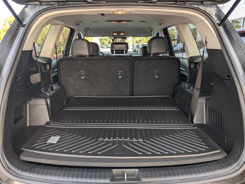 Used 2025 Kia Telluride LX image 10