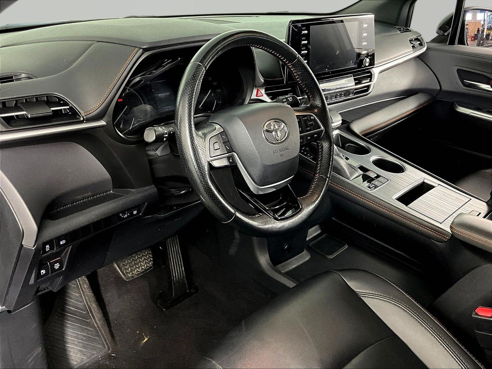 Used 2021 Toyota Sienna XSE FWD image 15