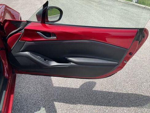 Used 2016 MAZDA MX-5 Miata Club RWD image 18