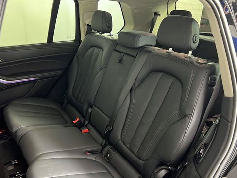 Used 2022 BMW X7 xDrive40i w/ Premium Package AWD/4WD image 4