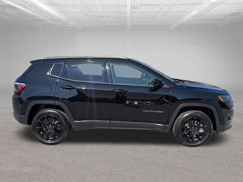 Used 2025 Jeep Compass Latitude w/ Convenience Group AWD/4WD image 7