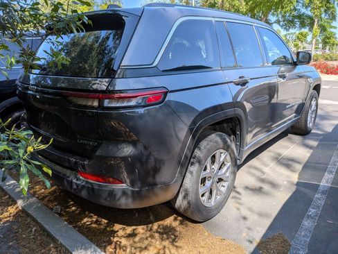 Used 2022 Jeep Grand Cherokee Limited AWD/4WD image 2