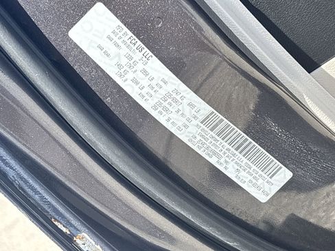 Used 2019 Chrysler Pacifica Touring-L image 40