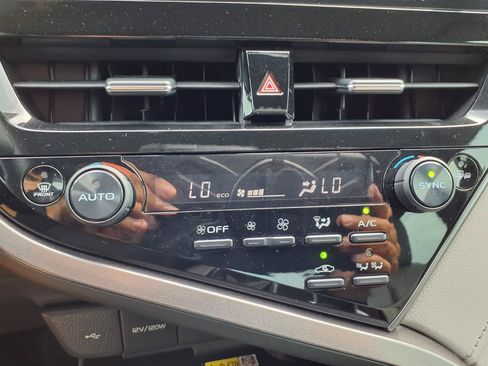 Used 2023 Toyota Camry XLE FWD image 9