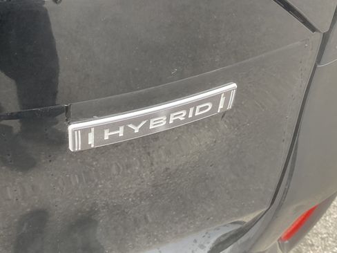 Used 2025 Subaru Forester Premium image 27