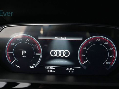 Used 2022 Audi e-tron Premium Plus image 7
