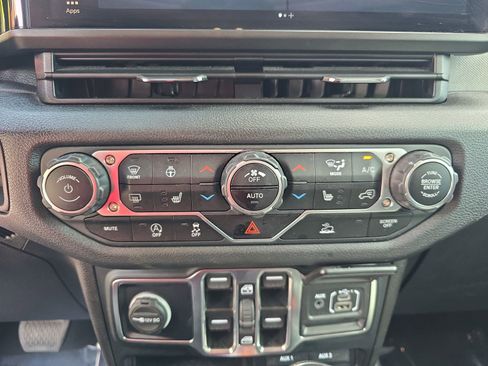 Used 2024 Jeep Gladiator Sport image 22