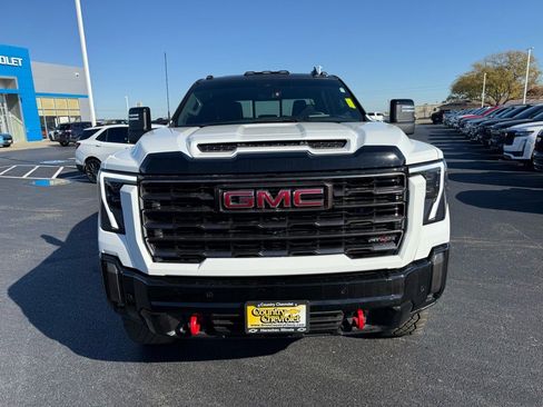 Used 2024 GMC Sierra 2500 AT4X image 8