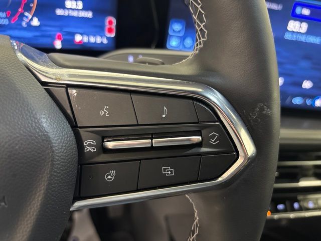 Used 2025 Chevrolet Traverse LT FWD image 38
