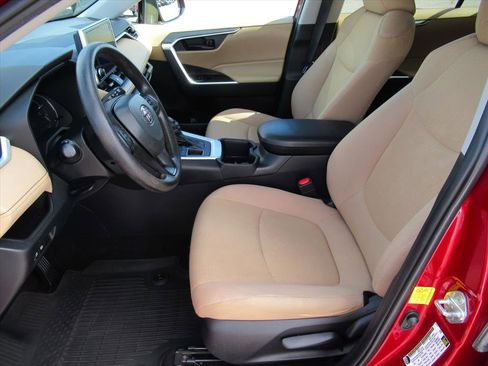 Used 2023 Toyota RAV4 LE image 18